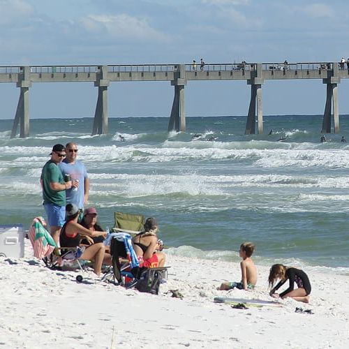 Thankful tourists flock to Navarre Beach