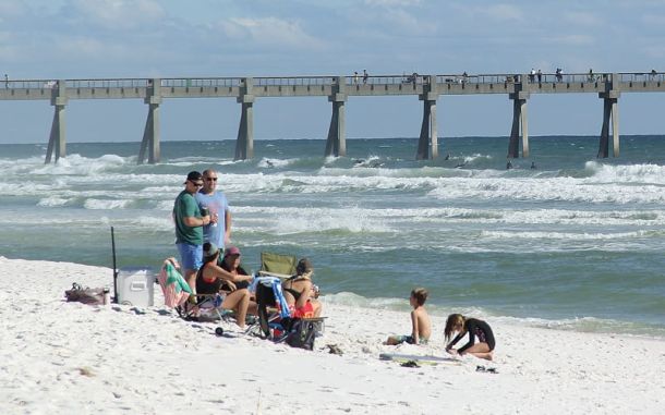 Thankful tourists flock to Navarre Beach