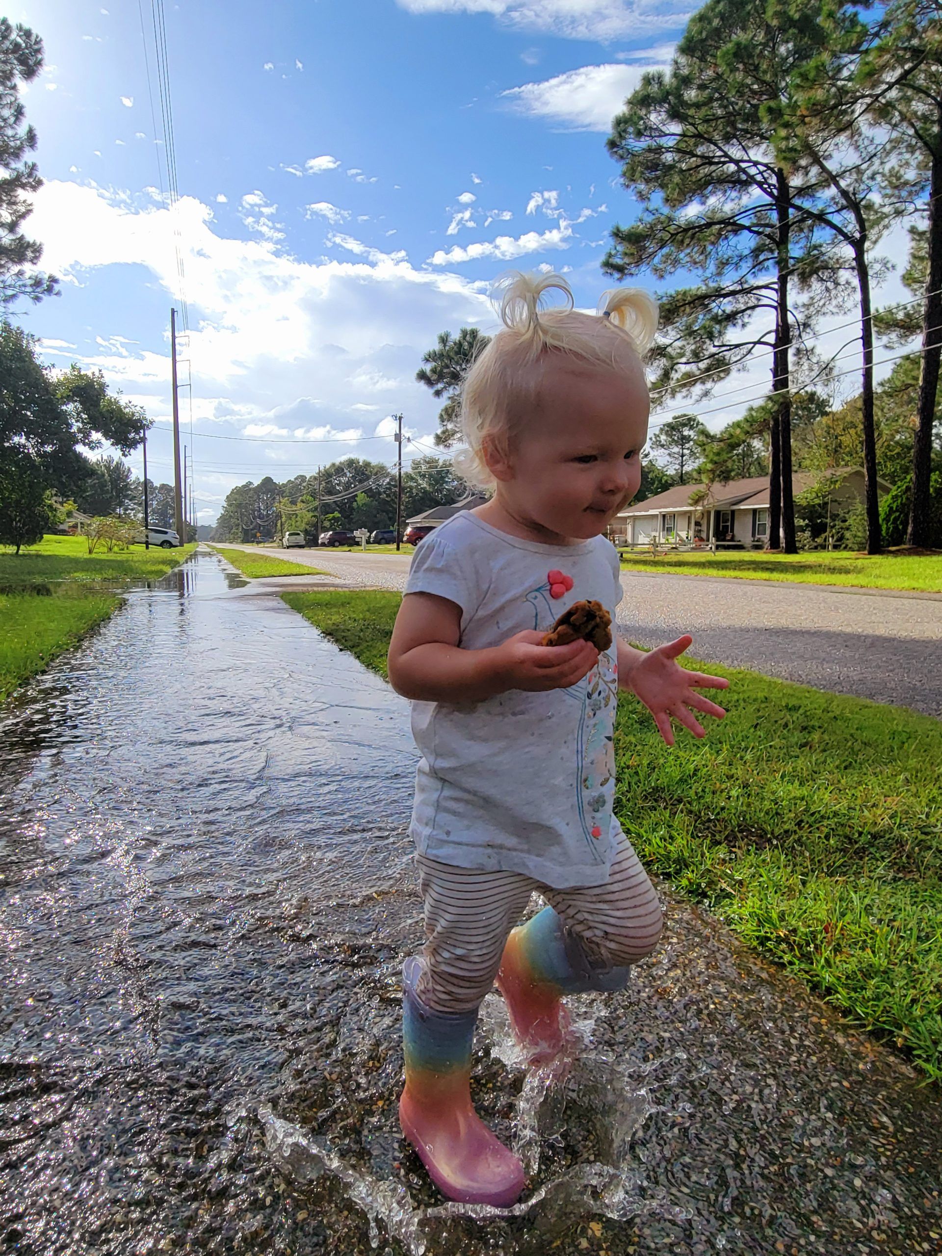 Today's Photo of the Day was submitted by Meghan Zaremba. Meghan and her daugher Evelyn made the most of their rainy day by enjoying cookies and splashing in puddles. 🍪💦