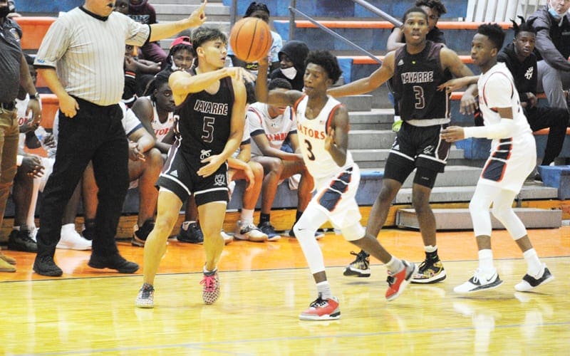 Raiders hang on in second half for season-opening win over Gators