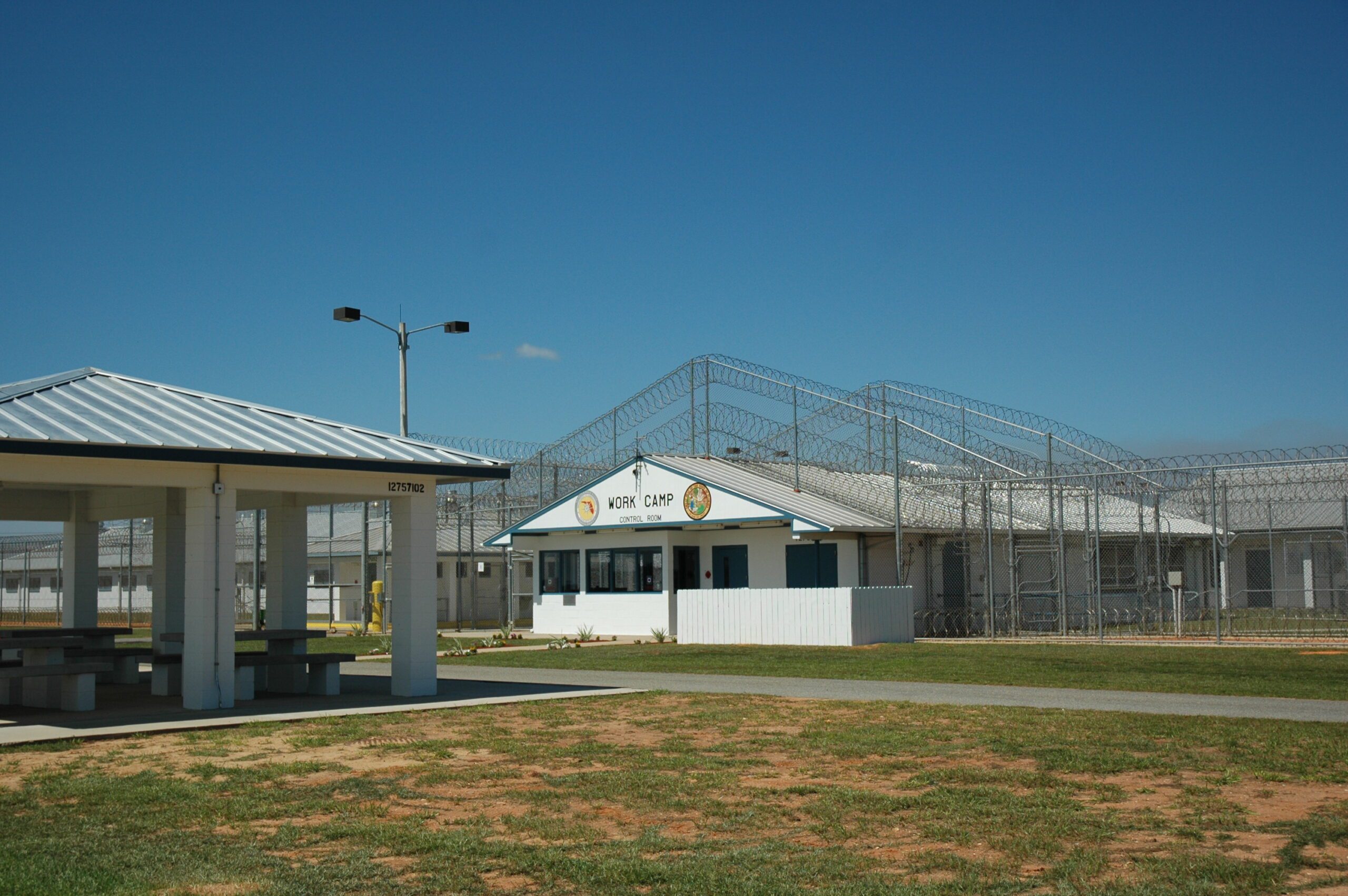 Lewisville Jail Inmates: Overcoming Obstacles To Success - l73vbwb